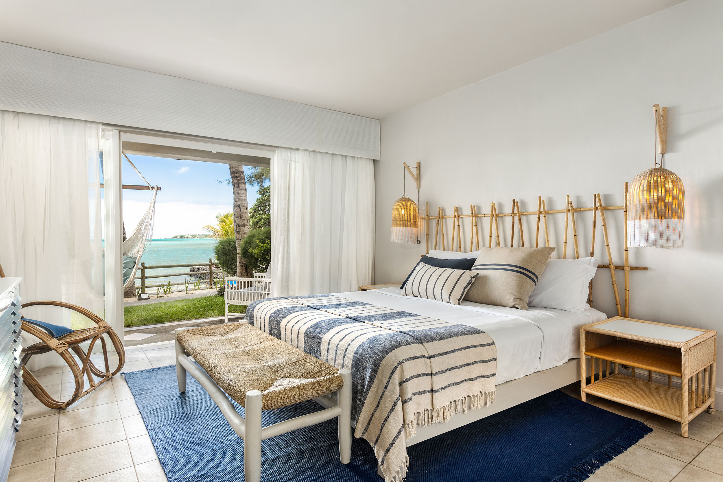 LA Couple Seafront Room Chambre Côté Mer 01