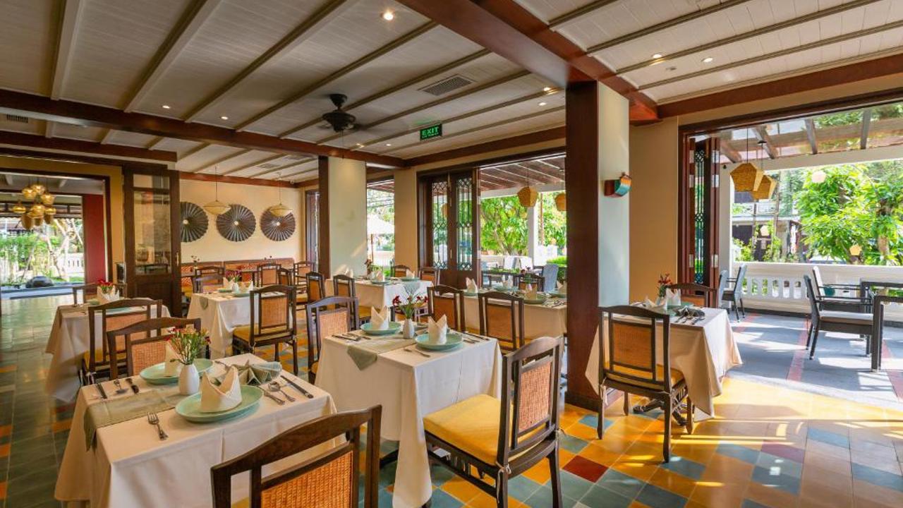Cozy Savvy Restaurant