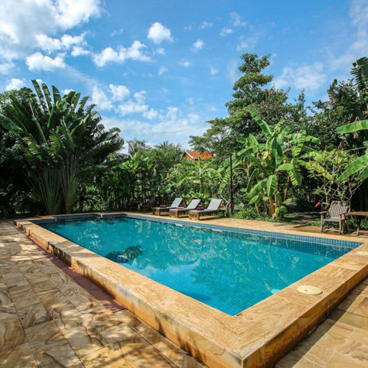 Maisons Wat Kor Pool