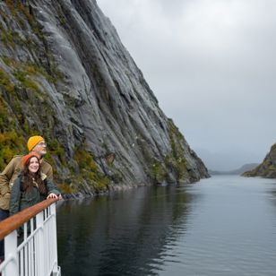 Ms Trollfjord Par På Dæk Trollfjorden