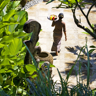 bali - lovina - the damai resort_butler service_01