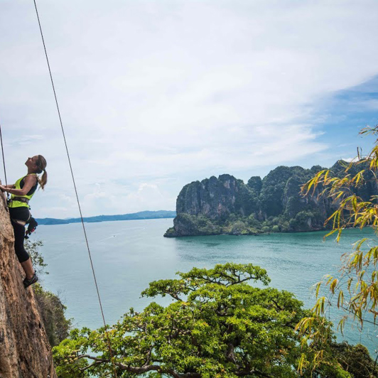 Der er mulighed for forskellige udflugter med klatring på klipper ved Railay Beach...