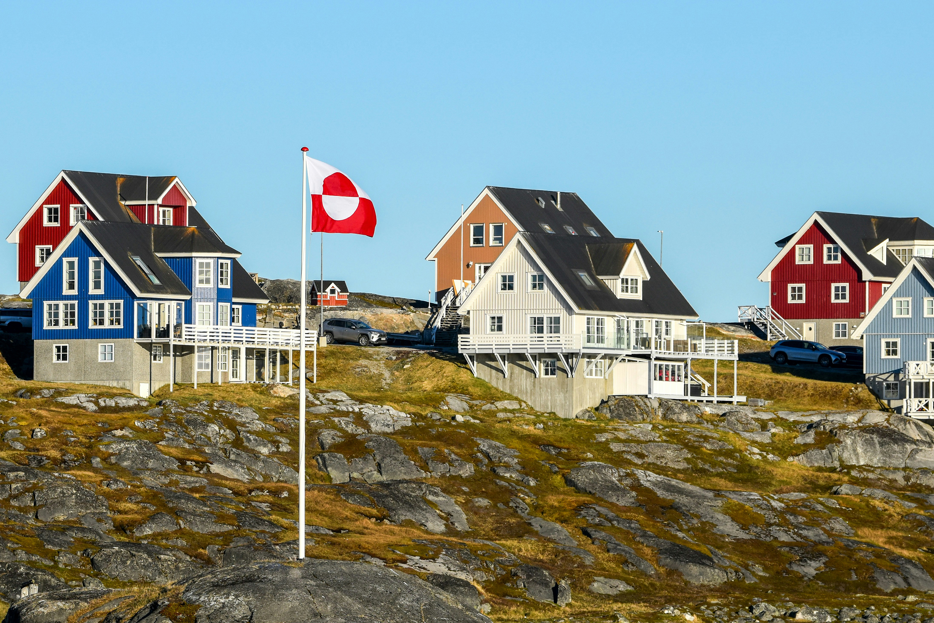 Rejsen fortsætter til Nuuk, Grønlands hyggelige hovedstad.