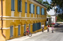 dansk vestindien - st croix_christiansted_familie_cykling_04