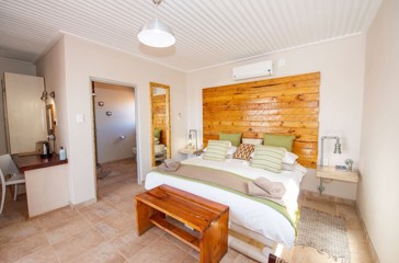 Kgalagadi Lifestyle Lodge Standard Chalet 01