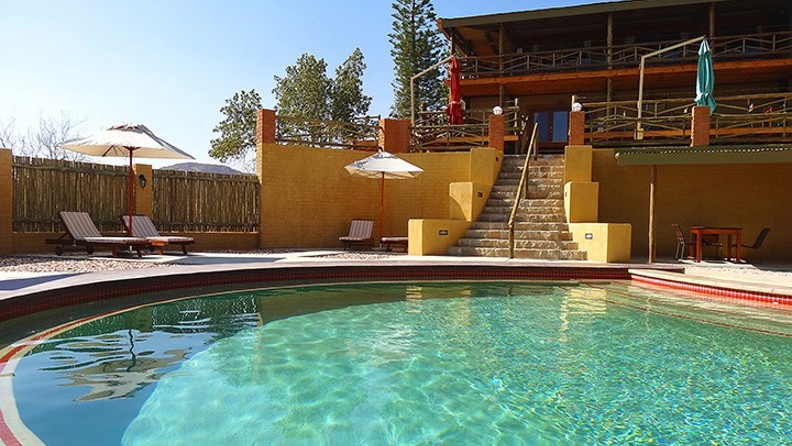 Klein Aus Vista Desert Horse Inn Pool 01