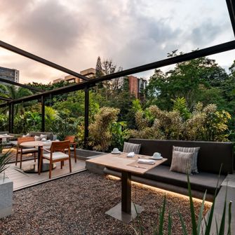 York Luxury Suites Bar 02