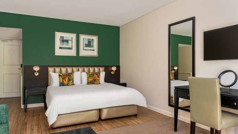 Lord Charles Hotel Classic Room