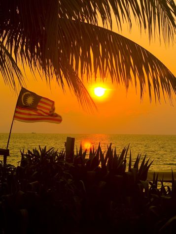 I kan vælge at forlænge rejsen med nogle dage ved Batu Ferrengi på Penang.