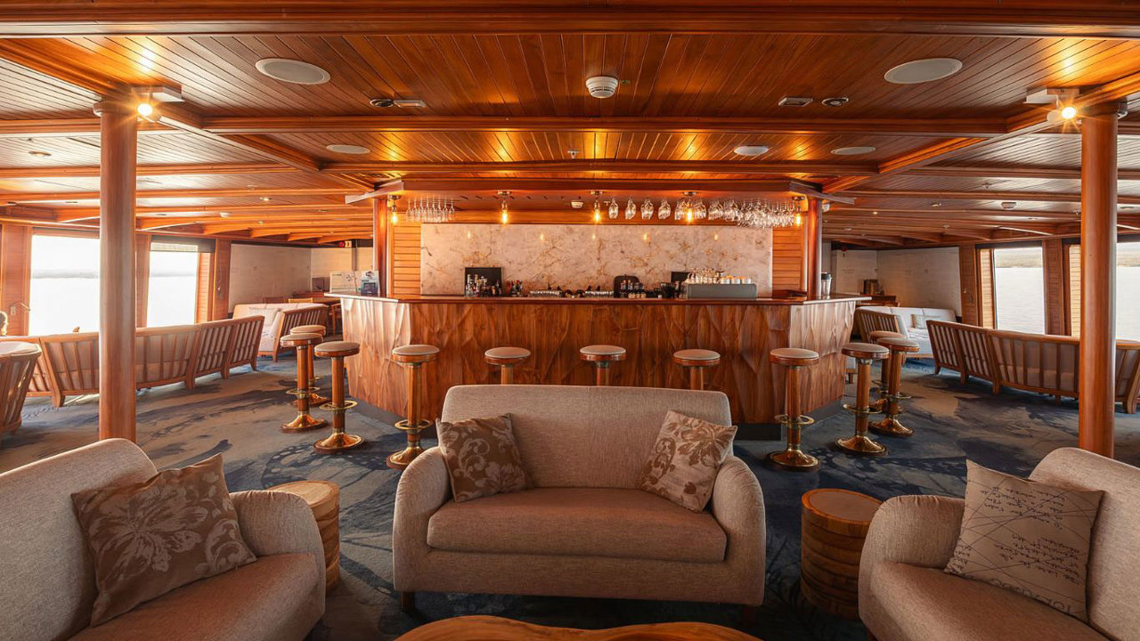 Charlesdarwinglounge&Bar