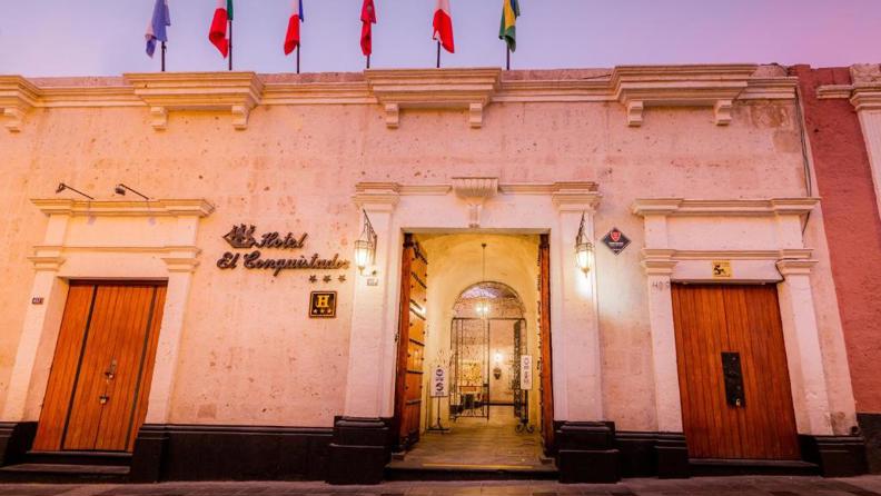 Hotel Los Tambos Colonial Facade