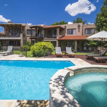 argentina - lares de chacras_pool_01