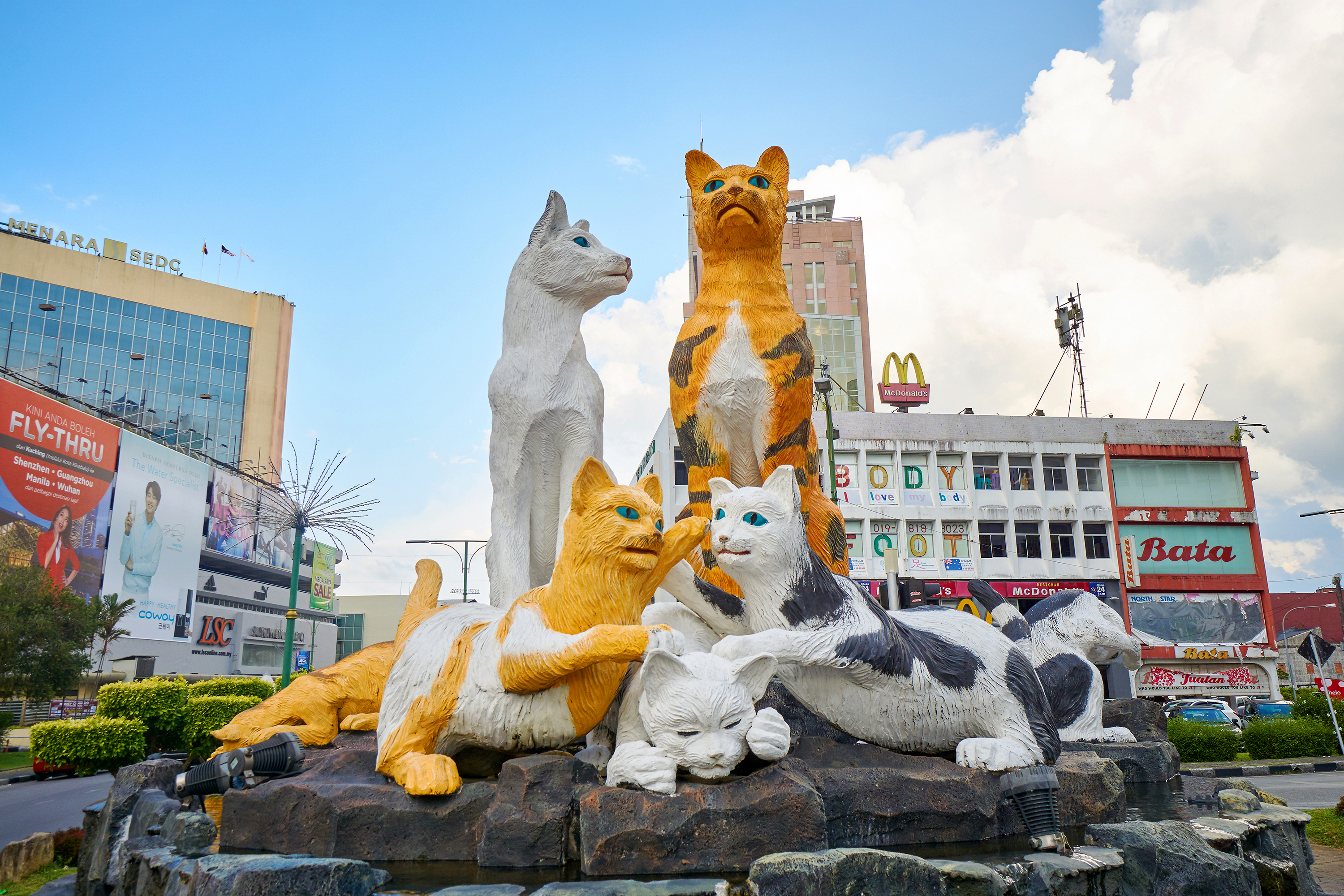 kuching_kattemonument_01