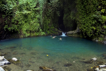 bali - lovina_secret garden vandfald_01