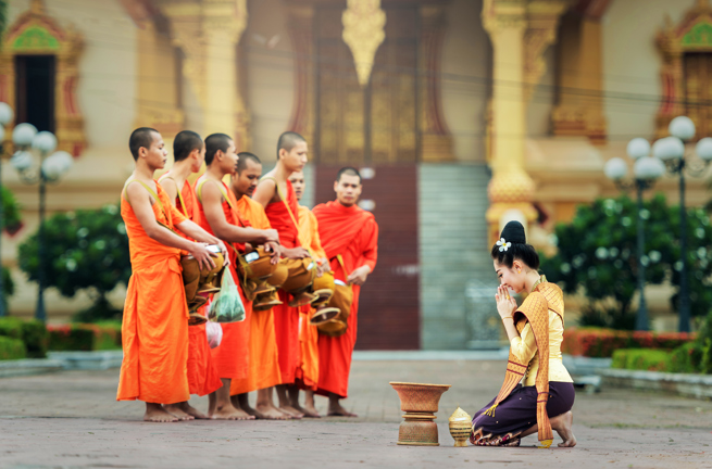 laos - vientiane_befolkning_munk_01