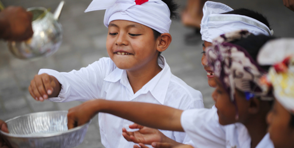 I har gode muligheder for at overvære en religiøs ceremoni i Ubud