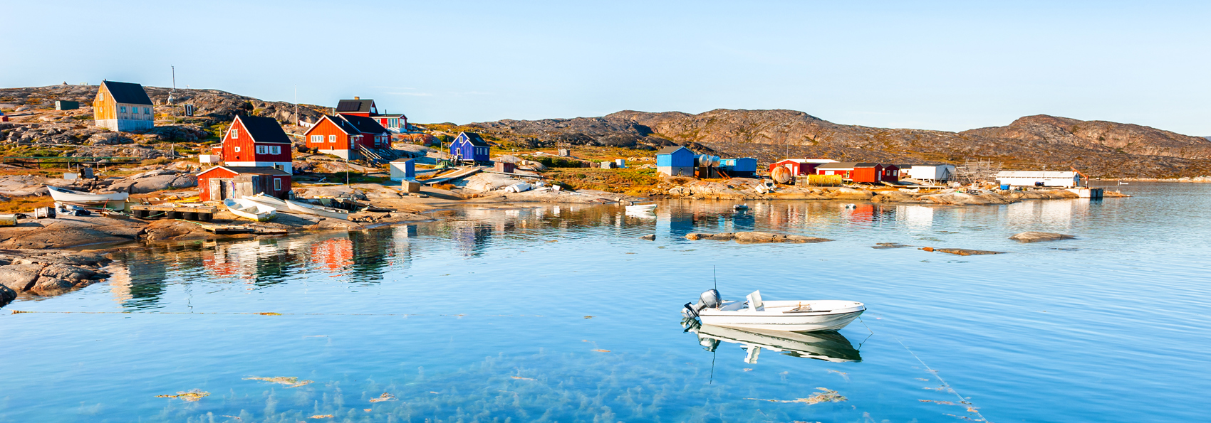 Oqaatsut_bygde_sommer_01