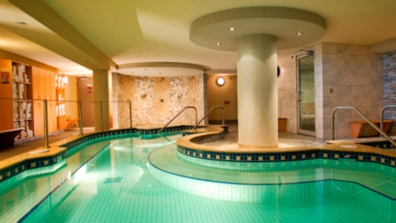 canada - banff - banff caribou lodge_pool_01