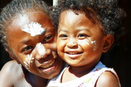 Madagaskar Folk Piger Ansigtsmaling