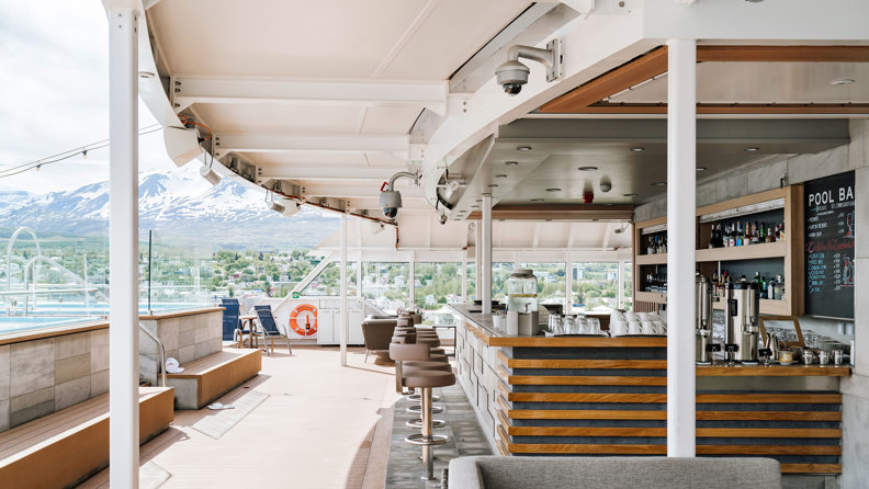 Pool Bar MS Fridtjof Nansen HGR 158687 Photo Clara Tuma