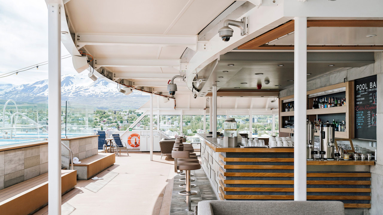 Pool Bar MS Fridtjof Nansen HGR 158687 Photo Clara Tuma