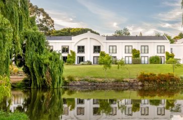 Lord Charles Hotel Exterior