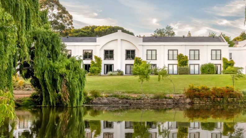 Lord Charles Hotel Exterior