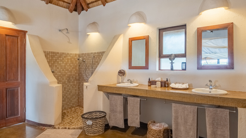 Nyati Safari Lodge River Bungalows 06