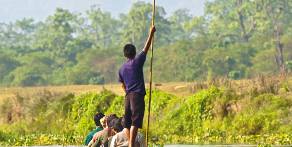 Vi skal også ud at sejle på floden i Chitwan Nationalpark....