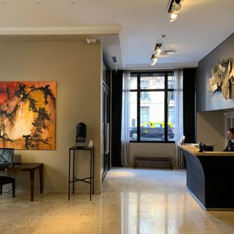 Carles Hotel Lobby