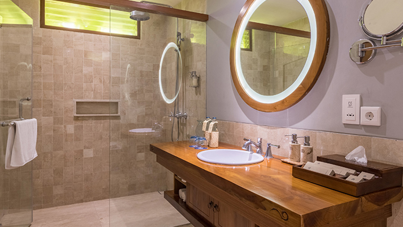 bali - candi dasa - Hotel_ramayana_deluxe_cottage_garden_bathroom_01