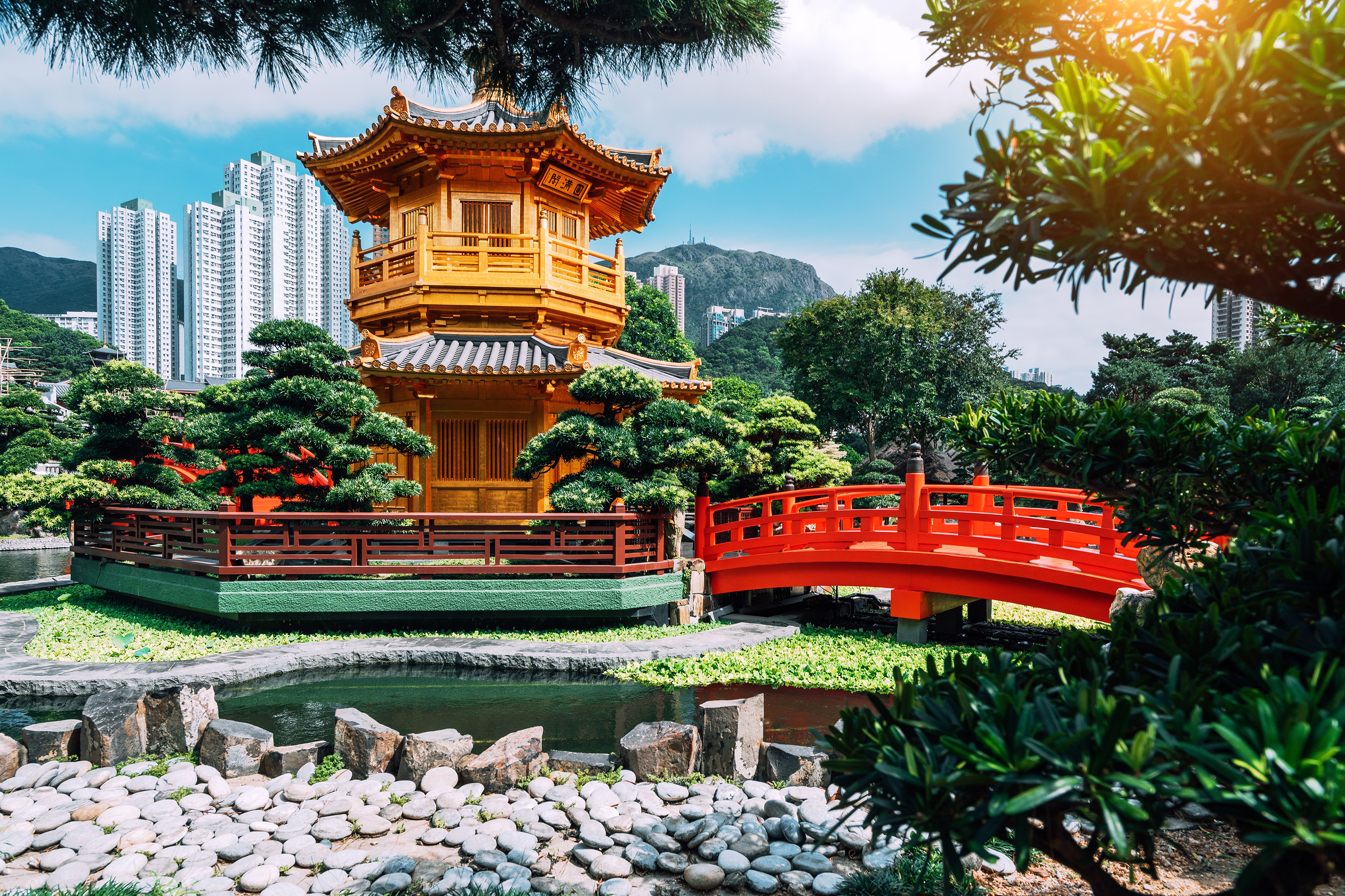 Hong Kong Lush Garden 01Shutterstock 2460223029