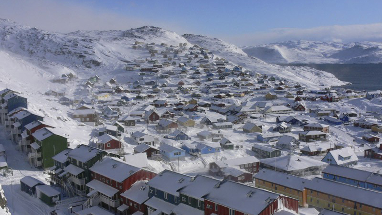 Brasserie Hotel Qaqortoq Aerial Byen Vinter