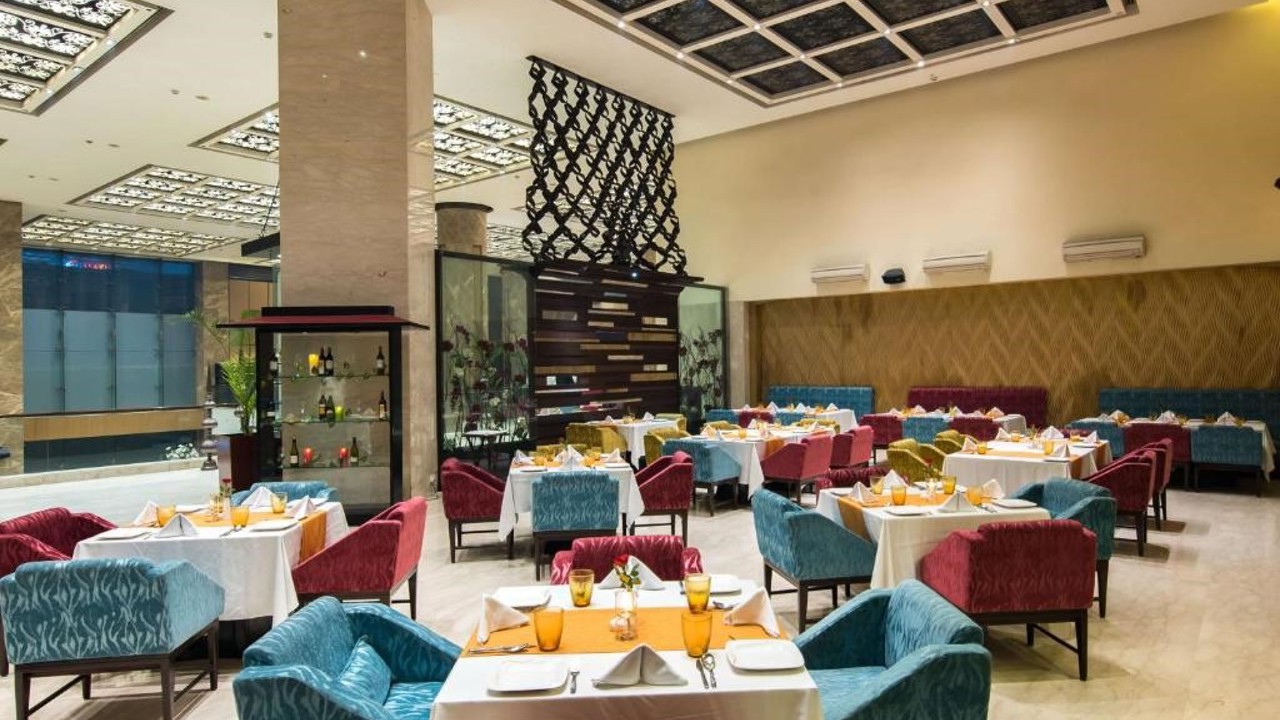 Country Inn And Suites By Radisson Sahibabad Restaurant