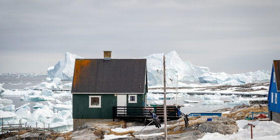 Qeqertarsuaq Hus Og Isbjerg 2020821575