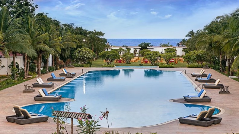 Pool Chariot Beach Resort