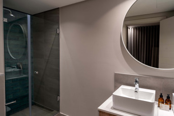 Plettenberg Plett Quarter Hotel Luxury Room Badevaerelse 01