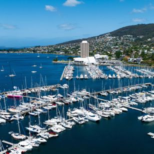 Vi skal også opleve den meget aktive havnefront...