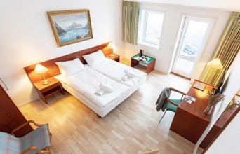 I bor i egen hotellejlighed på hotellet...