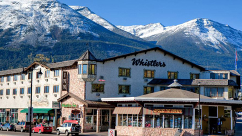 canada - jasper - whistlers inn _facade_01