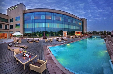 indien - agra - radisson blu hotel_pool (2)
