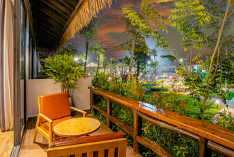 Deluxe Pool View Room