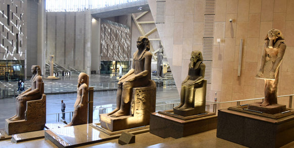 Vi besøger også det imponerende Grand Egyptian Museum (GEM).