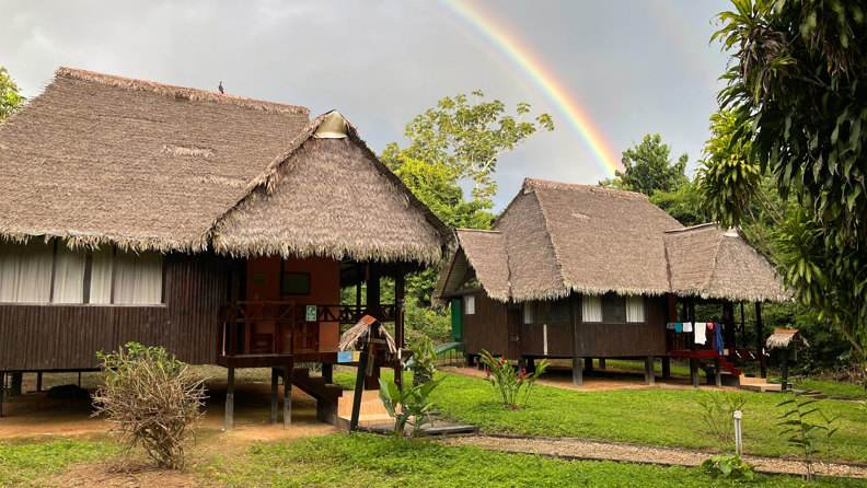 Tambopata Hytter Og Regnbue