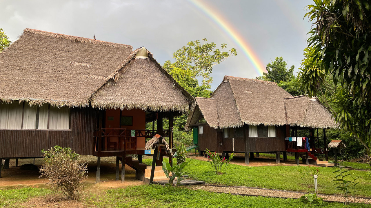 Tambopata Hytter Og Regnbue