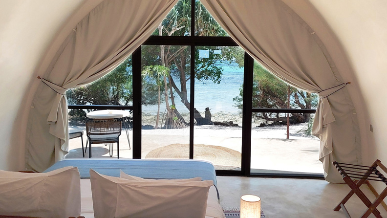 Zanziblue Wawes Oceanfront view 03