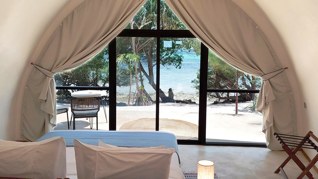 Zanziblue Wawes Oceanfront view 03