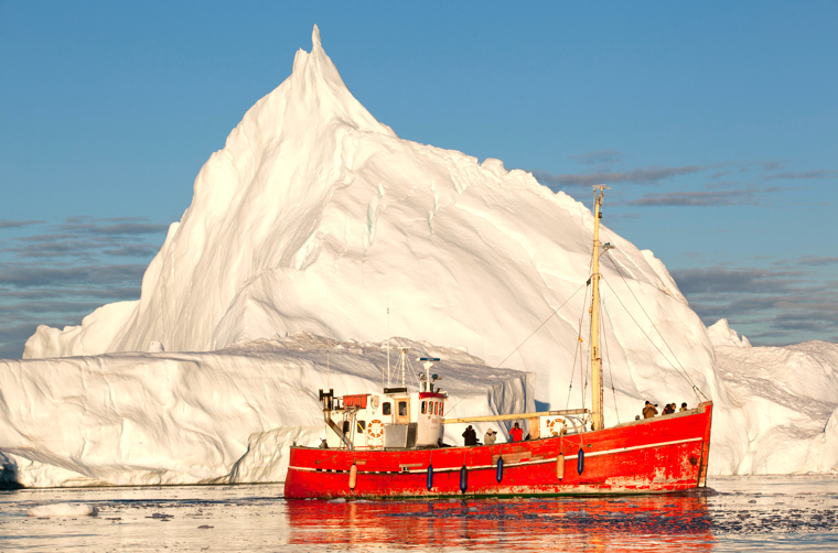 Ilulissat Baad Isbjerg Astock 544186170