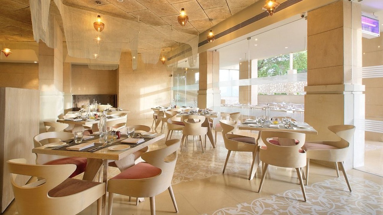 Sarovar Premiere Jaipur Restaurant 01