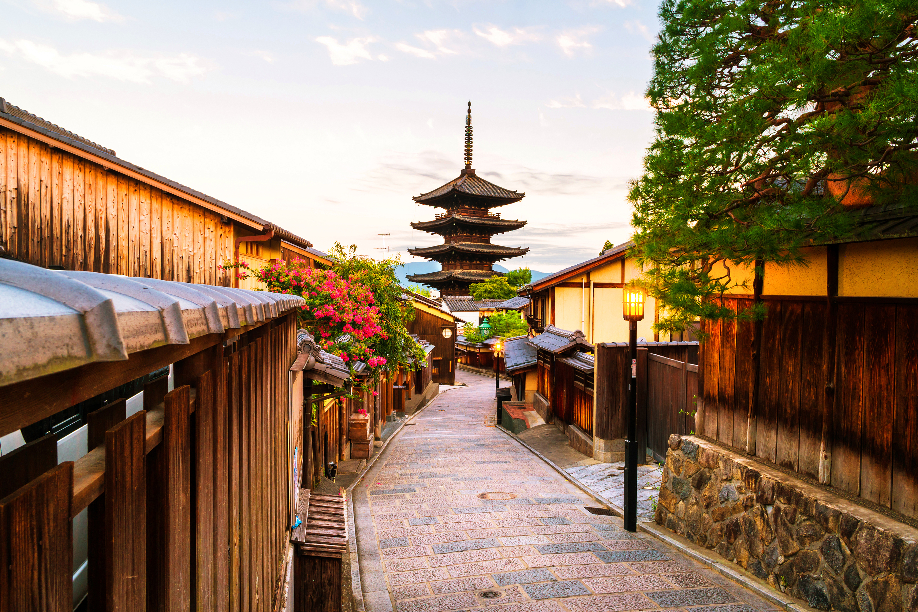 Med flyet tager I videre til historiske Kyoto i Japan.